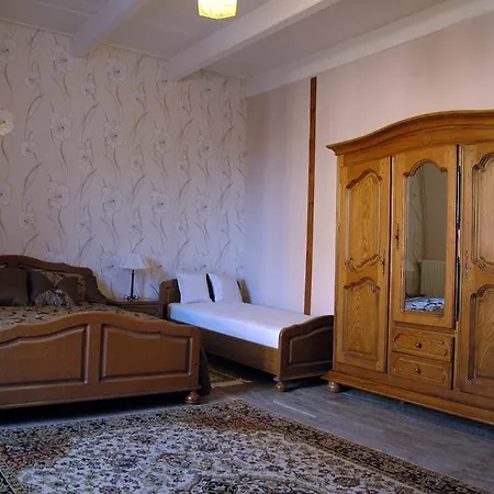 Dunroamin Couture-d'Argenson